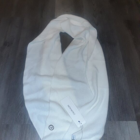 Calvin Klien Ivory Infinity scarf- NWT - Picture 6 of 8